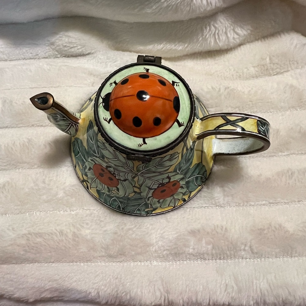 Kelvin Chen Vintage Hand-Painted Ceramic Ladybug Teapot Trinket Box - Picture 4 of 6